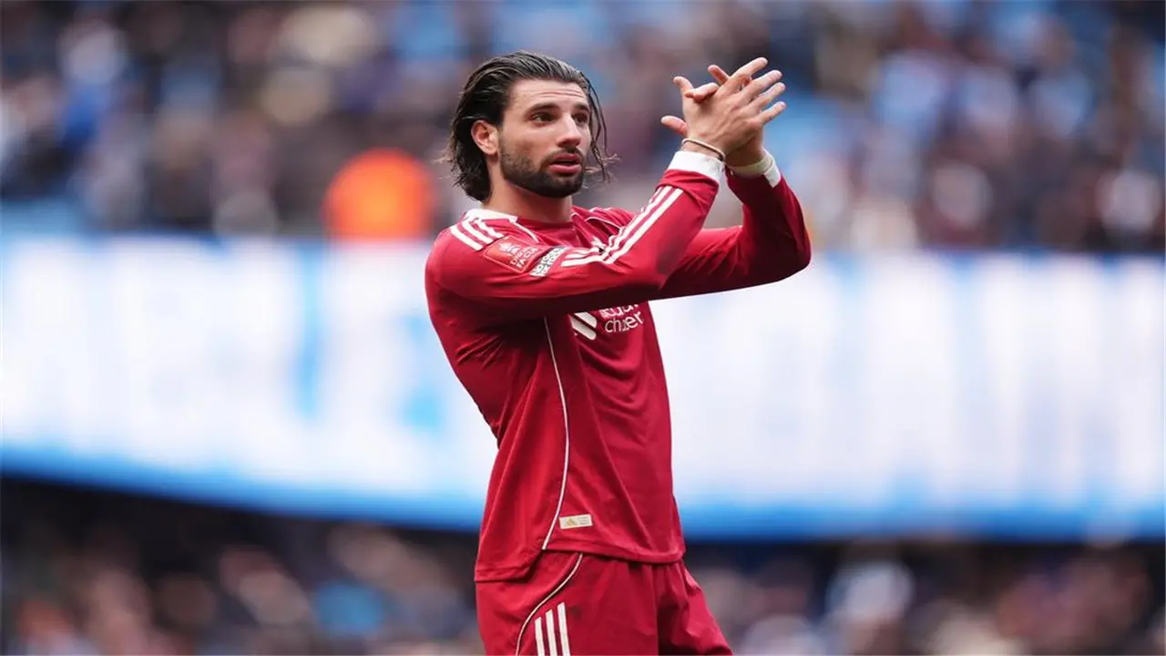 سوبوسلاي يوضح موقف تجديد عقده مع ليفربول